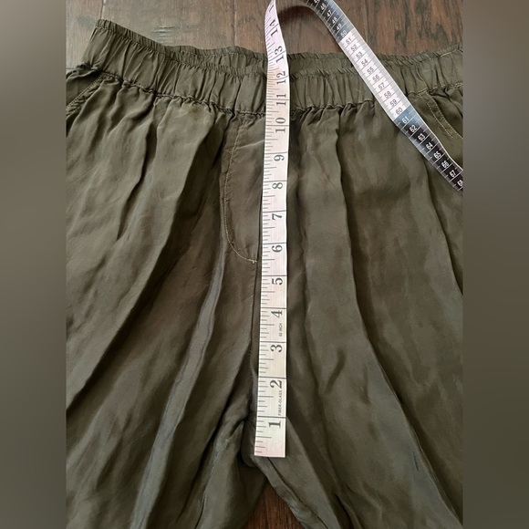 Johnny Was Violette Jogger Pants 
⭐️needs button sewn back on - Picture 8 of 10